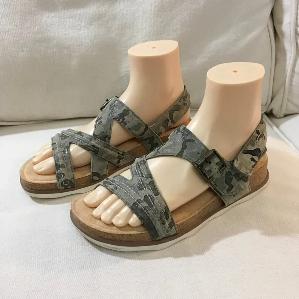Clarks Women's Brynn Step Sandals Camouflage